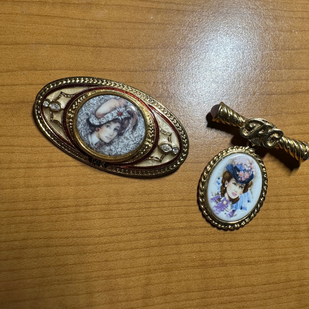 Portrait Brooches Lot